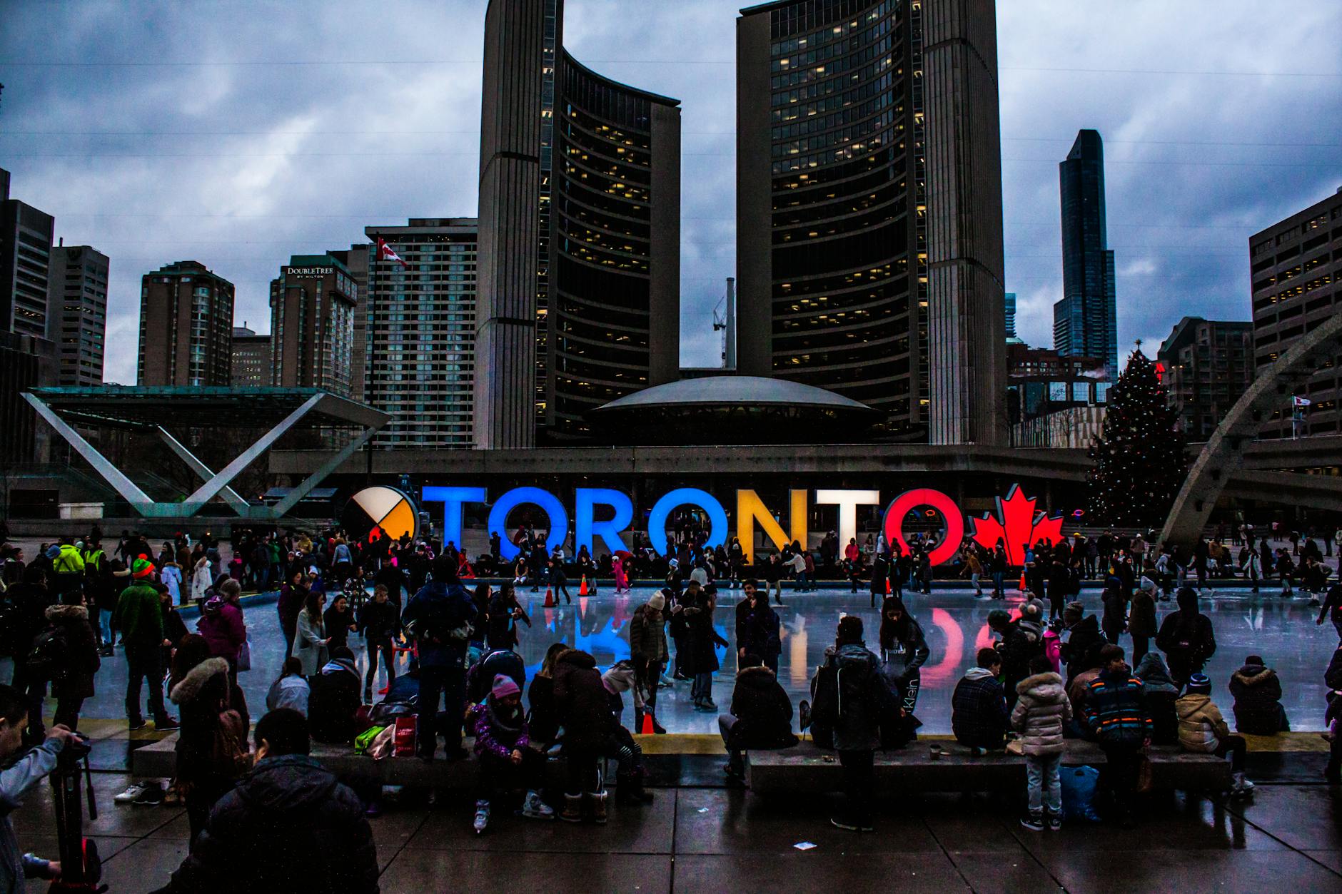 Moving to Canada from the UK: Currency & Transfer Guide 2026