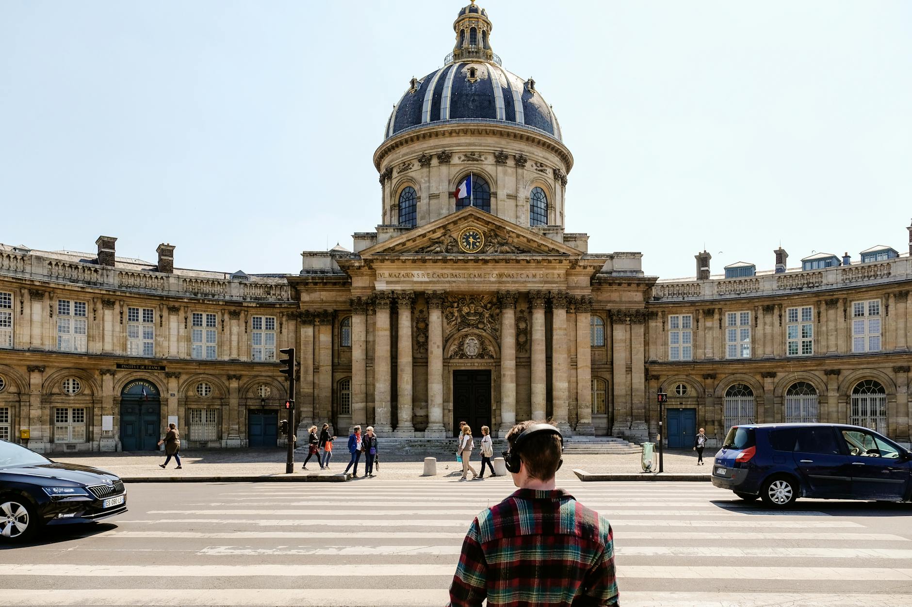Moving to France from the UK: Currency & Transfer Guide 2026