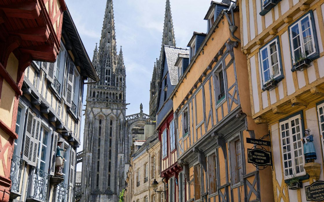 Retiring to France from the UK: Pensions, Visas & Currency Guide (2026)